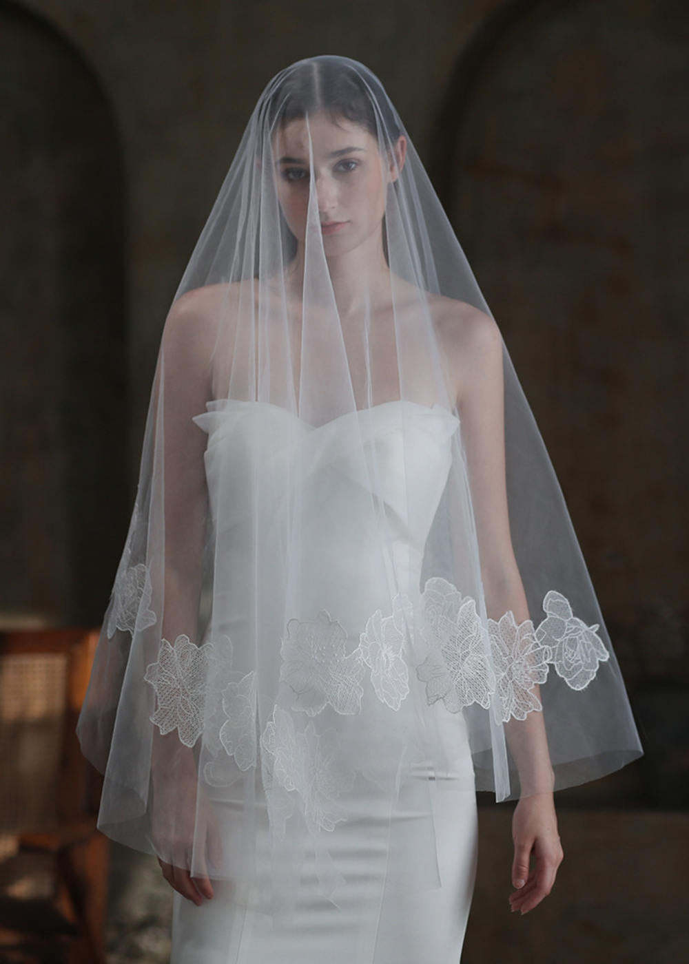 One-tier Lace Applique Tulle Fingertip Bridal Veils