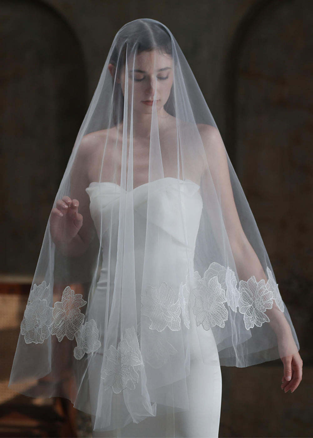 One-tier Lace Applique Tulle Fingertip Bridal Veils