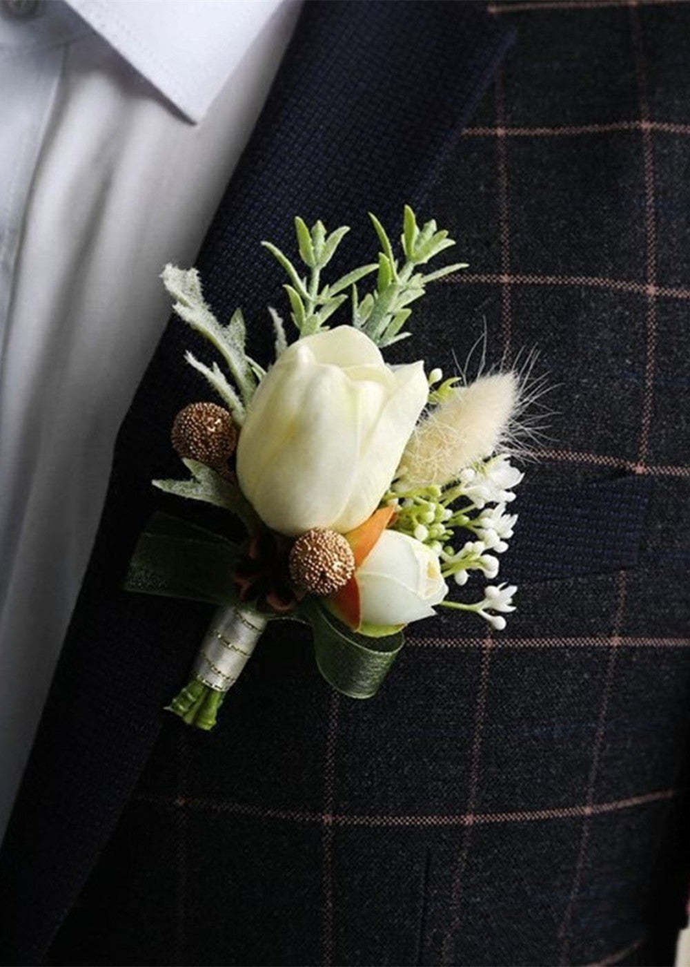 Simple Wedding Boutonniere and Corsages