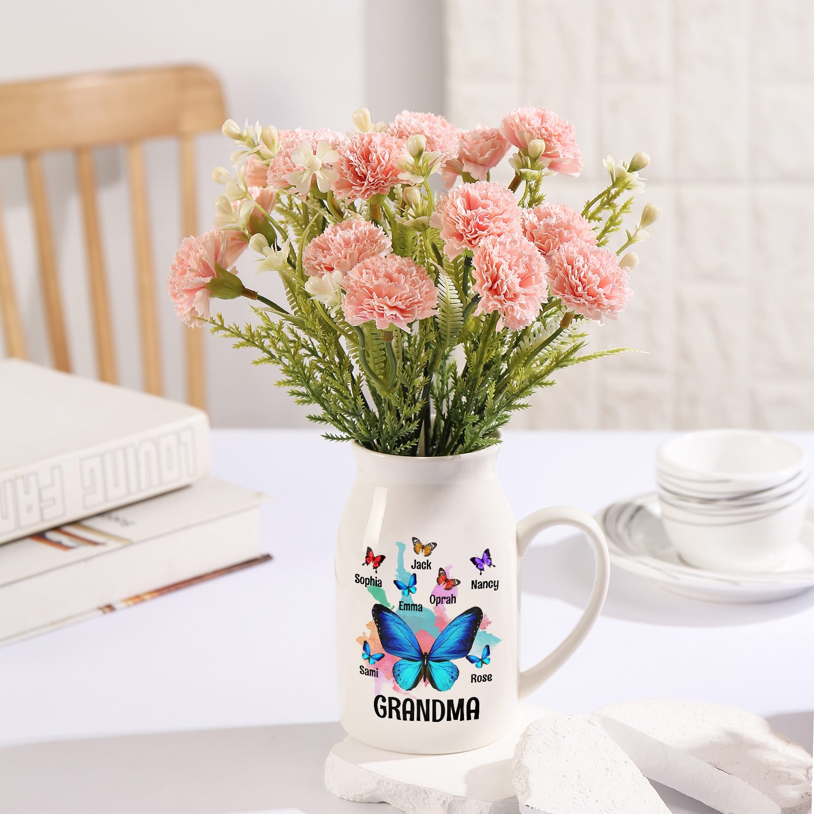 7 Names - Personalized Beautiful Colorful Butterfly Style Ceramic Vase with Customizable Names As a Wonderful Gift For Grandma