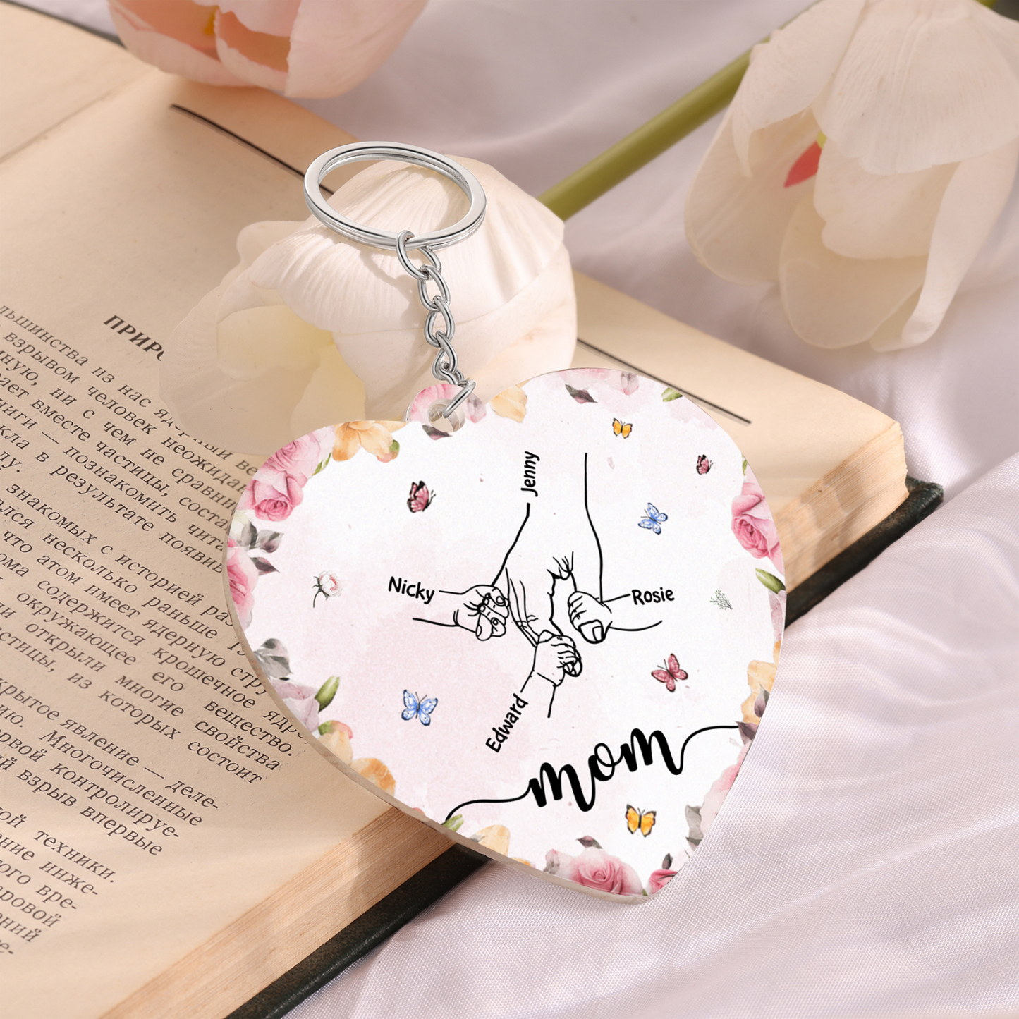 4 Names - Personalized Keychain Customized 4 Names and 1 Text Hand in Hand Keychain Gift for Mum/Nana