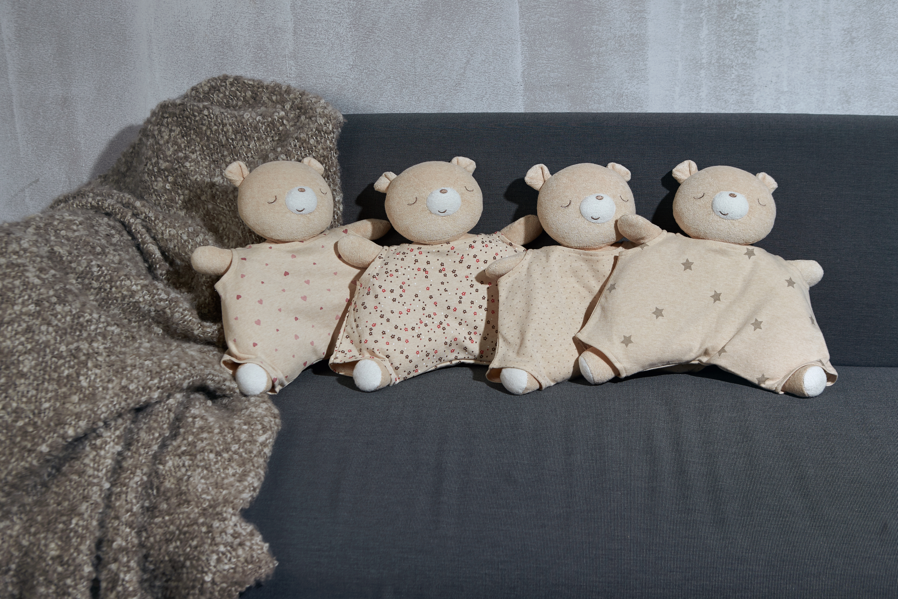  HUGMEE MAMA BREATHABLE ERGONOMIC PILLOW