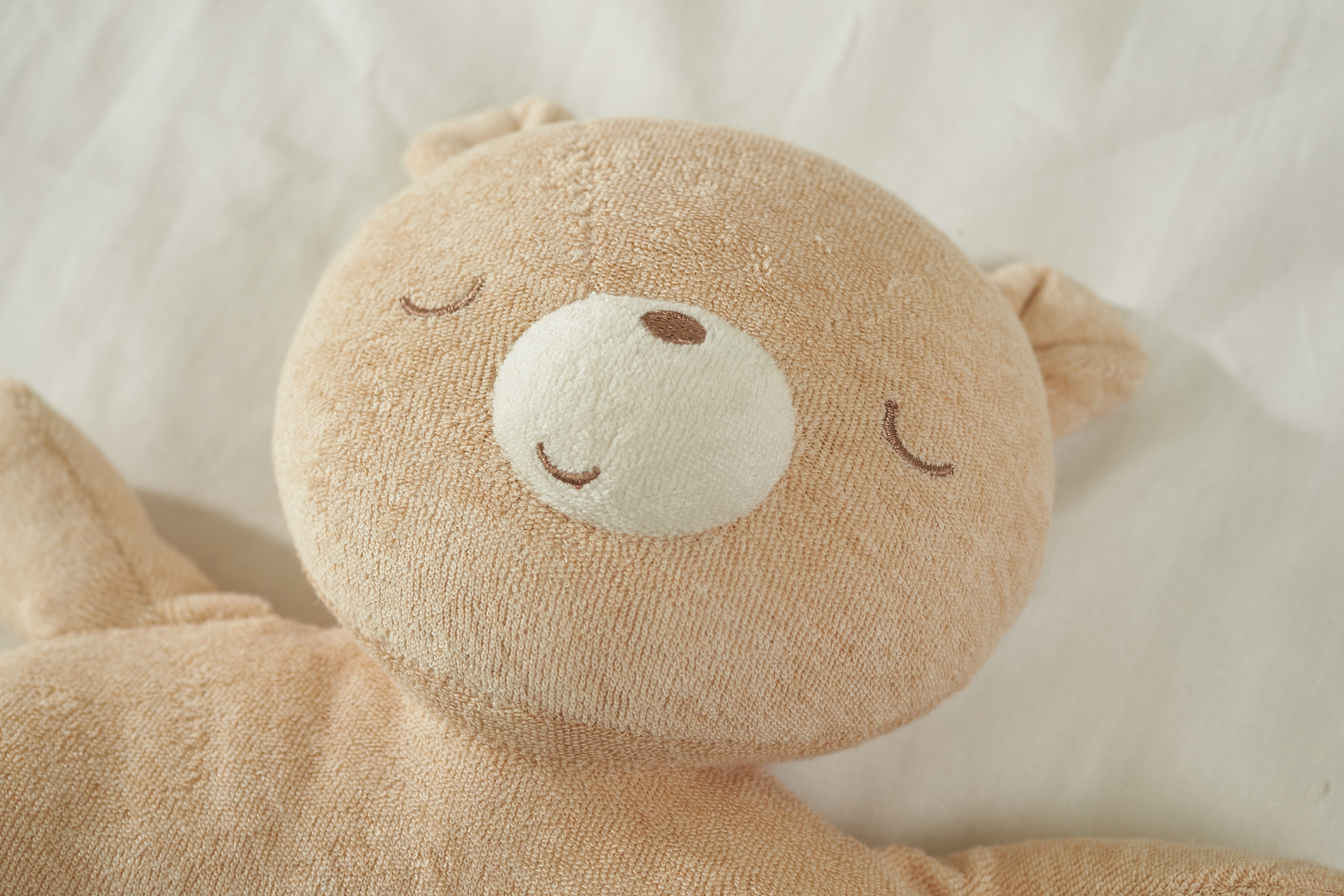  HUGMEE MAMA BREATHABLE ERGONOMIC PILLOW