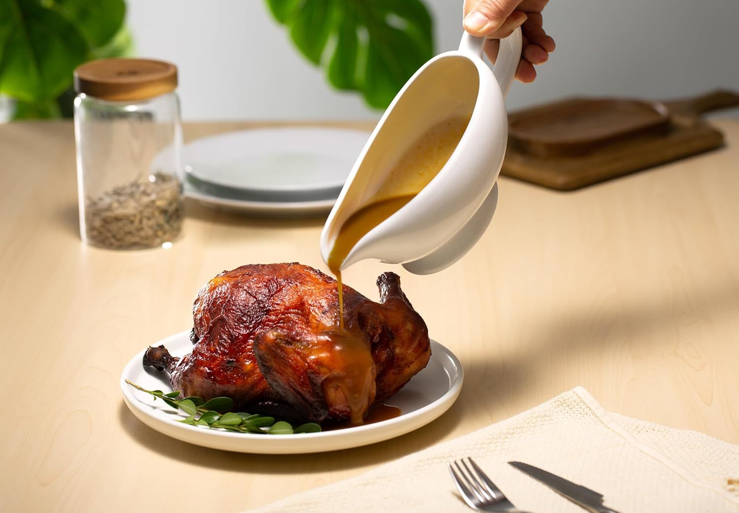 Ceramic Gravy Boat, Serving Dispenser, Porcelain Pitcher for Sauces, Dressings and Creamer, Large Handle, Microwave and Dishwasher Safe, 21 oz, White