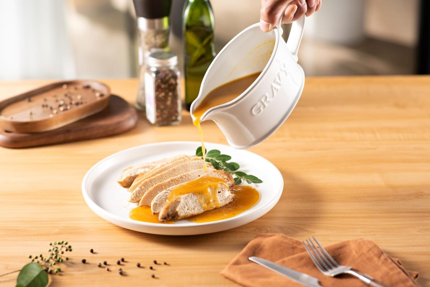 Ceramic Gravy Boat, Serving Dispenser, Porcelain Pitcher for Sauces, Dressings and Creamer, Large Handle, Microwave and Dishwasher Safe, 18 oz, White