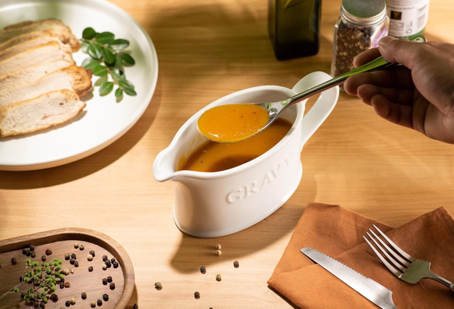 Ceramic Gravy Boat, Serving Dispenser, Porcelain Pitcher for Sauces, Dressings and Creamer, Large Handle, Microwave and Dishwasher Safe, 18 oz, White