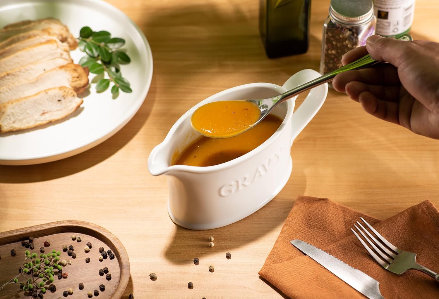 Ceramic Gravy Boat, Serving Dispenser, Porcelain Pitcher for Sauces, Dressings and Creamer, Large Handle, Microwave and Dishwasher Safe, 18 oz, White