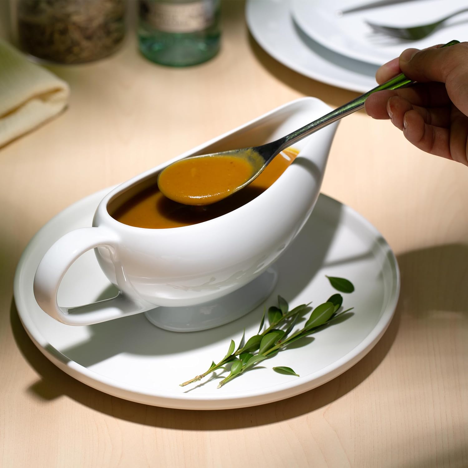 Ceramic Gravy Boat, Serving Dispenser, Porcelain Pitcher for Sauces, Dressings and Creamer, Large Handle, Microwave and Dishwasher Safe, 21 oz, White