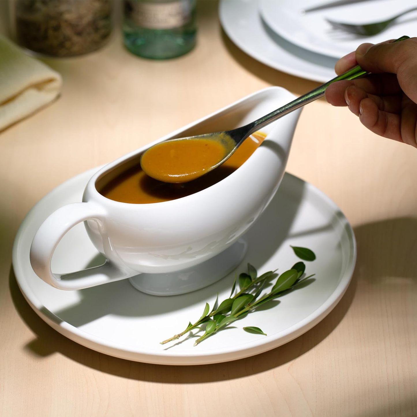 Ceramic Gravy Boat, Serving Dispenser, Porcelain Pitcher for Sauces, Dressings and Creamer, Large Handle, Microwave and Dishwasher Safe, 21 oz, White