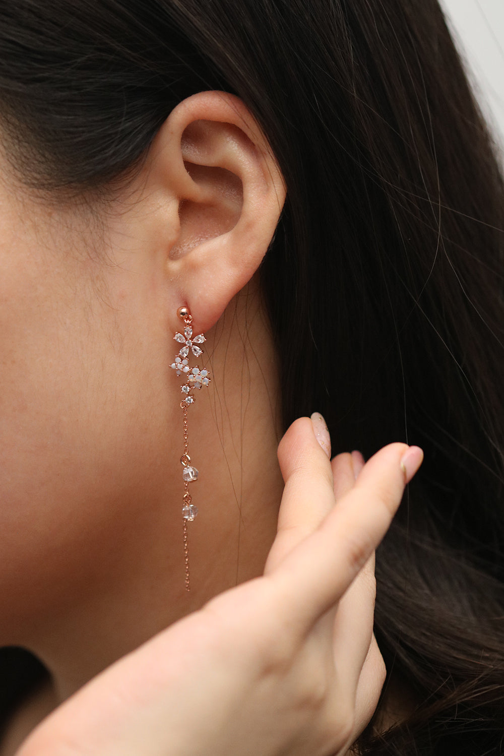 Flower dew dangle earrings