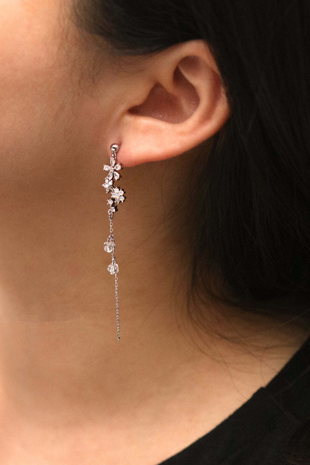 Flower dew dangle earrings