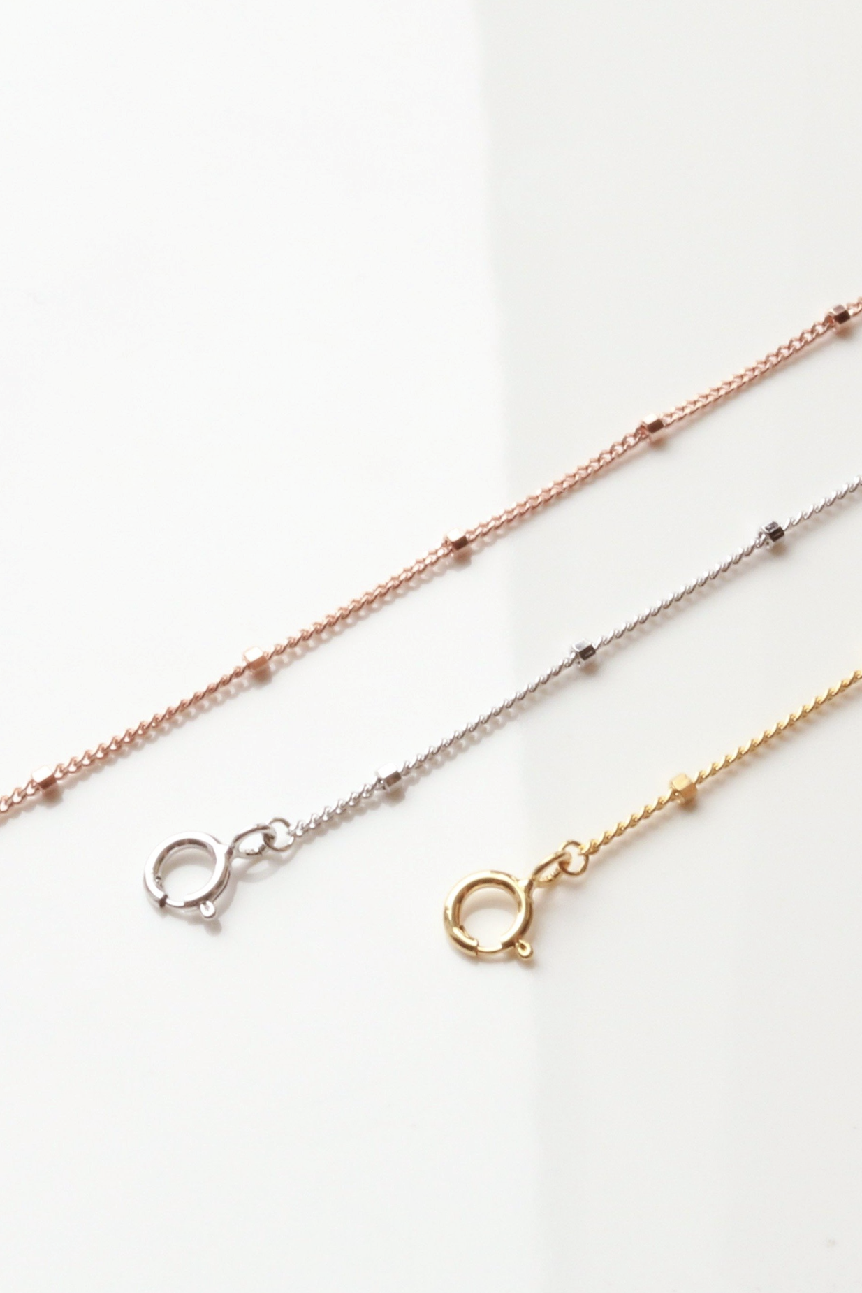 Relay bolts necklace