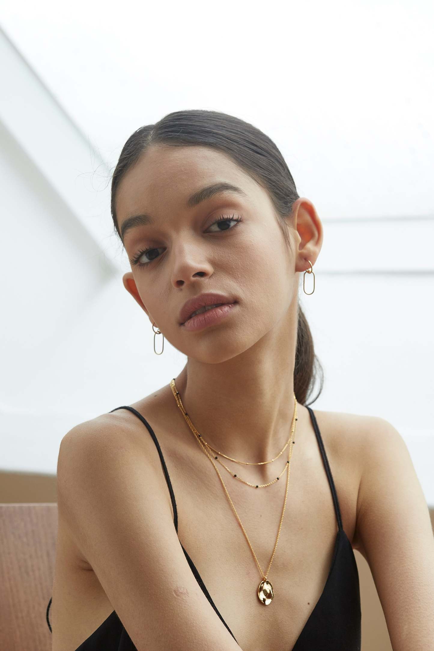 Black spinel relay necklace