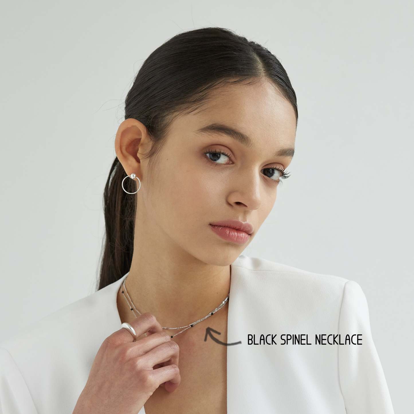 Black spinel relay necklace