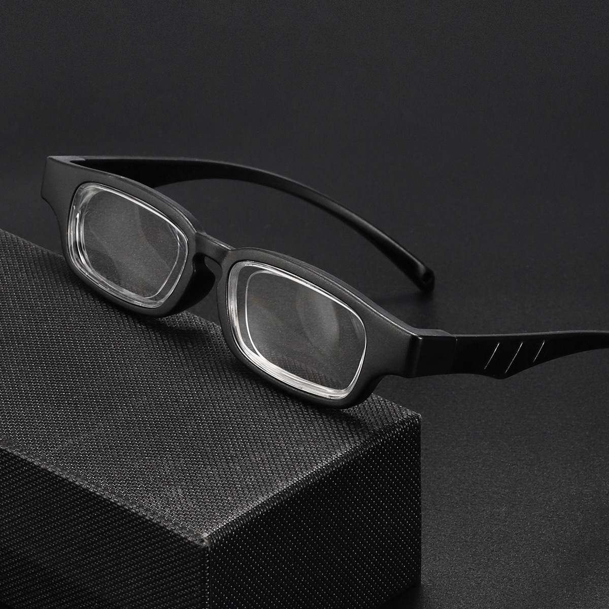 ROTATABLE AND ADJUSTABLE FOCUS READING GLASSES