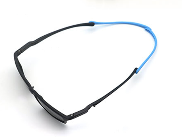 FASHIONABLE PHOTOCHROMIC GLASSES WITH TELESCOPIC TEMPLES