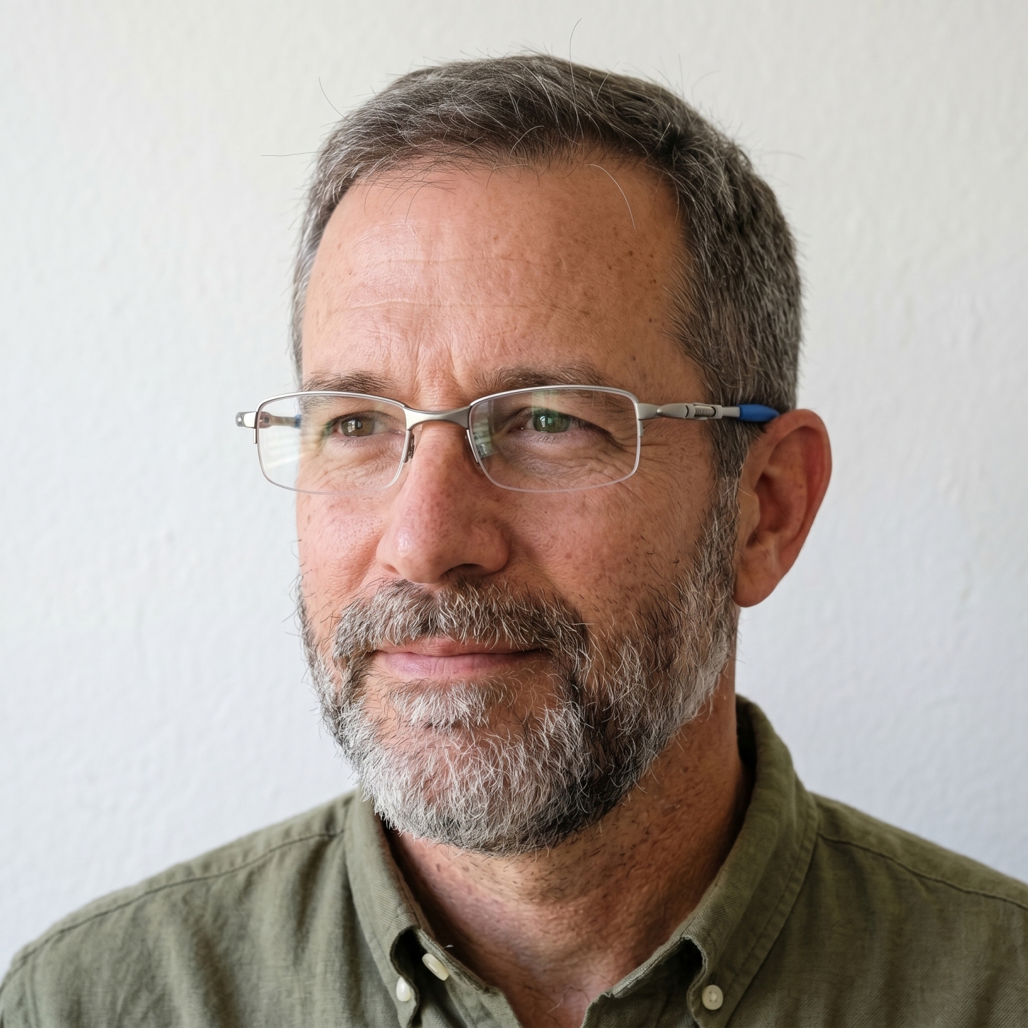 SPRING-LOADED SEMI-RIMLESS PHOTOCHROMIC MULTIFOCAL READING GLASSES