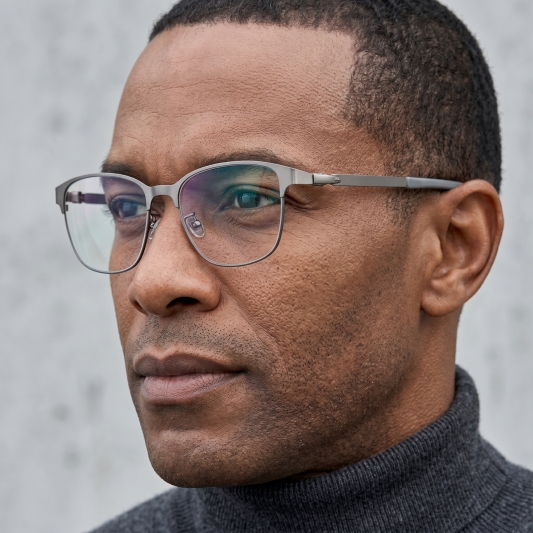 STYLISH FULL-RIMMED PHOTOCHROMIC MULTIFOCAL READING GLASSES