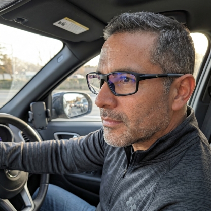 SPORTS-STYLE INTELLIGENT COLOR-CHANGING MULTIFOCAL READING GLASSES WITH BLUE LIGHT PROTECTION