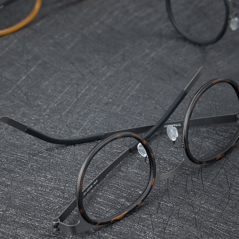 Leon Retro Pure Titanium Round Glasses