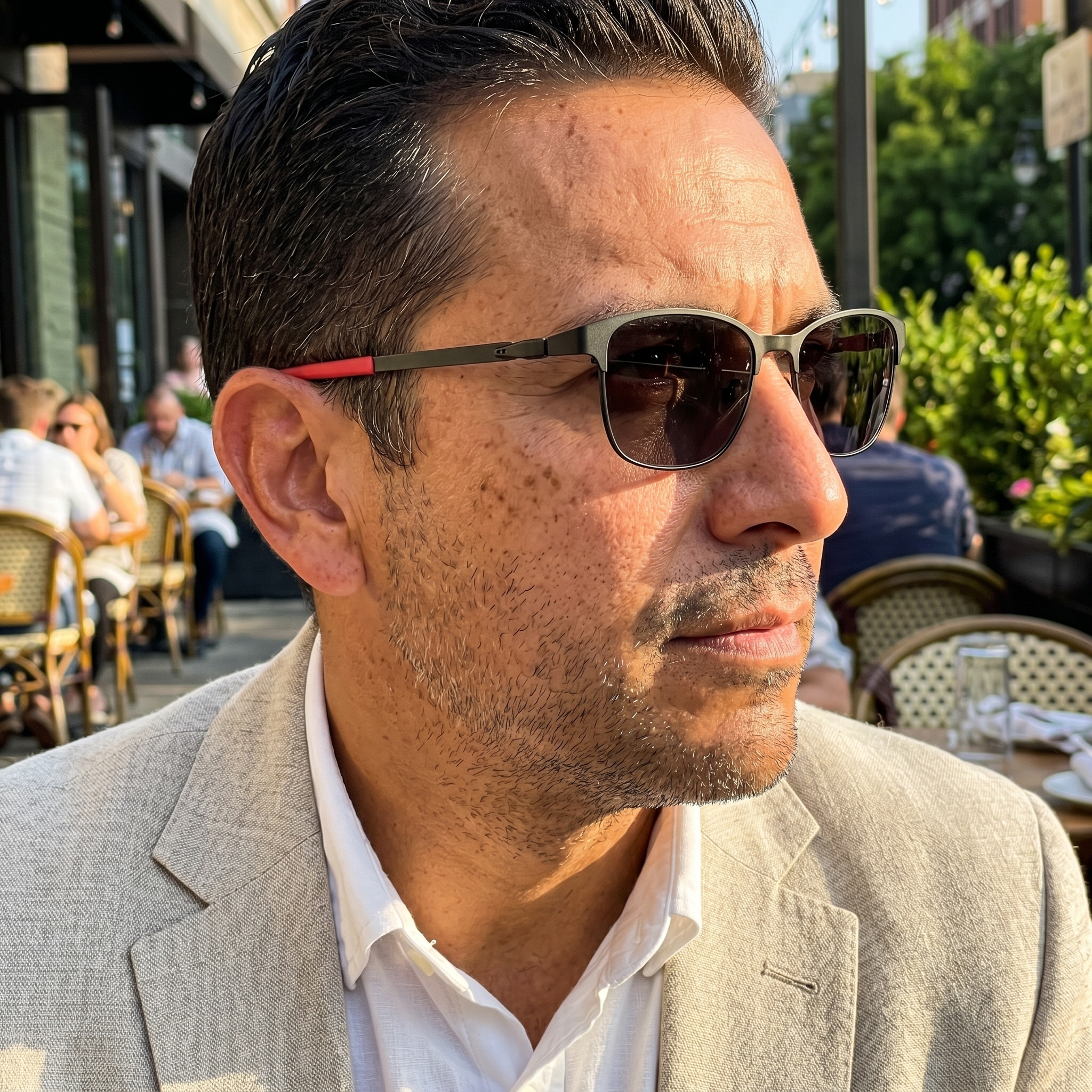 STYLISH FULL-RIMMED PHOTOCHROMIC MULTIFOCAL READING GLASSES