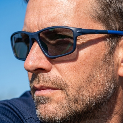 SPORTS-STYLE INTELLIGENT COLOR-CHANGING MULTIFOCAL READING GLASSES WITH BLUE LIGHT PROTECTION