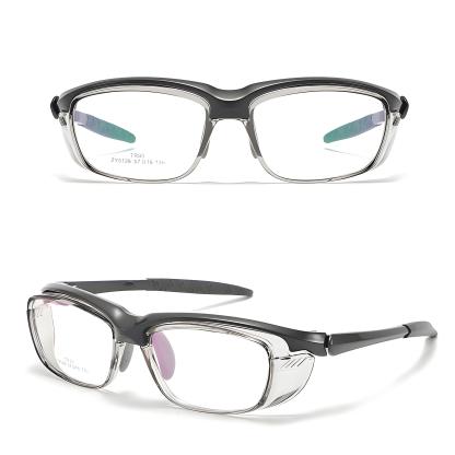 COMFORTABLE DUST-RESISTANT PROTECTIVE EYEWEAR