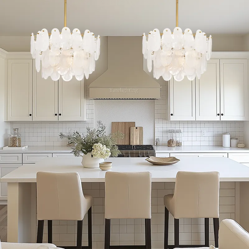 Leone Chandelier 25"