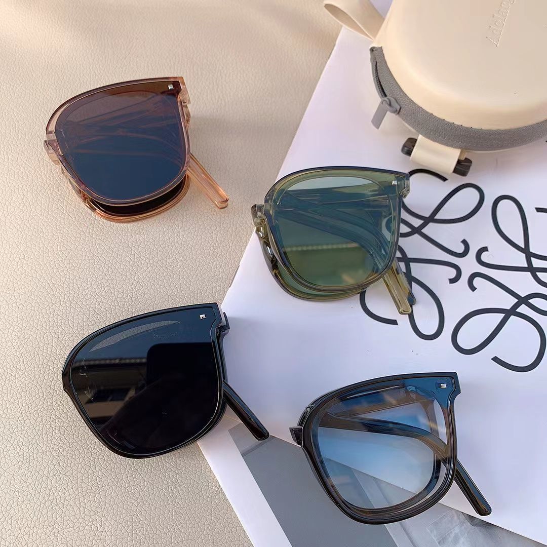 FASHIONABLE FOLDING LARGE FRAME POLARIZED SUNGLASSES