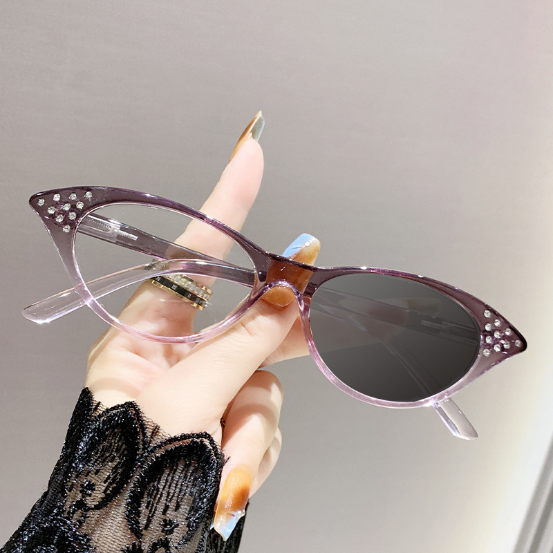  DIAMOND-STUDDED CAT-EYE PHOTOCHROMIC READING GLASSES