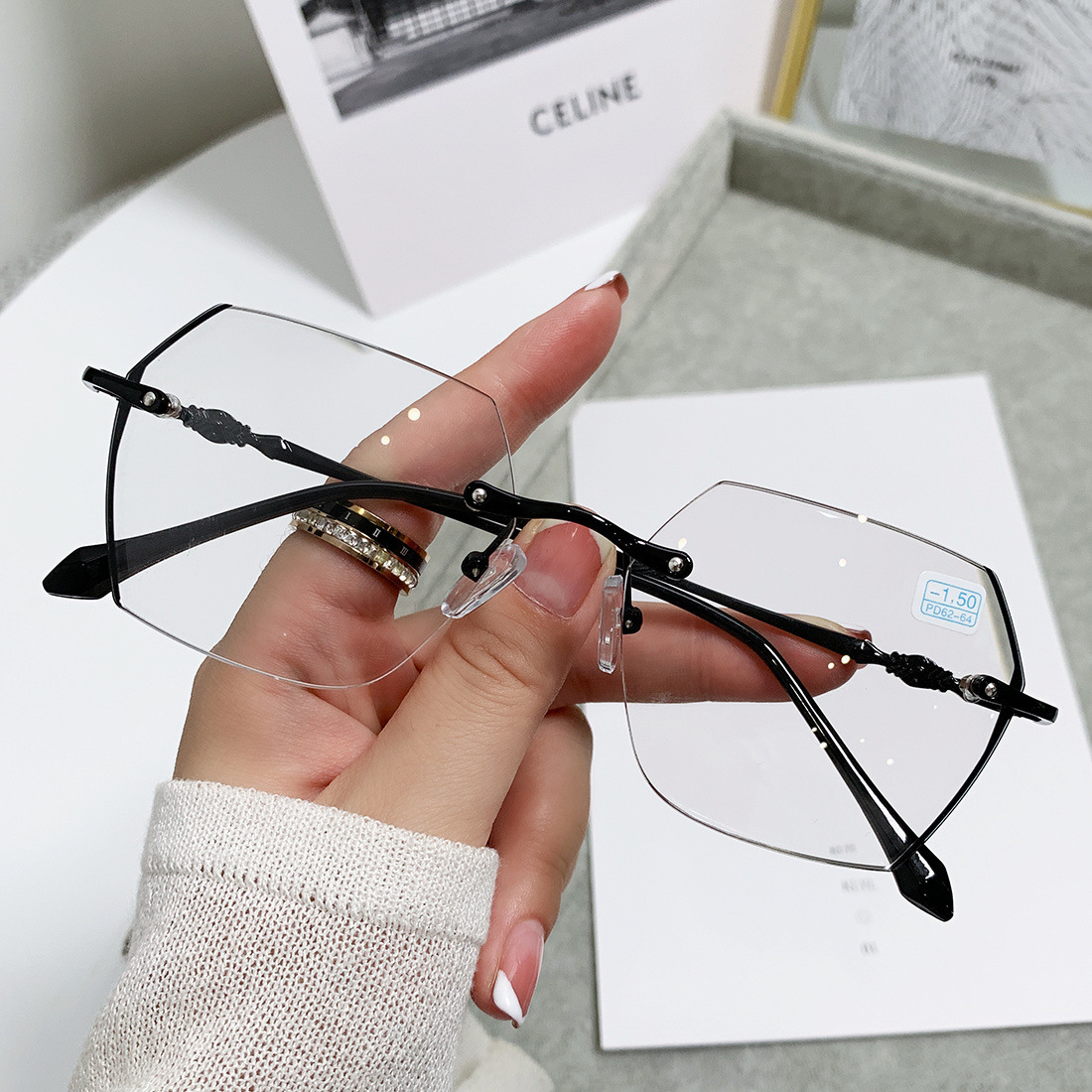 FASHIONABLE RIMLESS PHOTOCHROMIC GLASSES