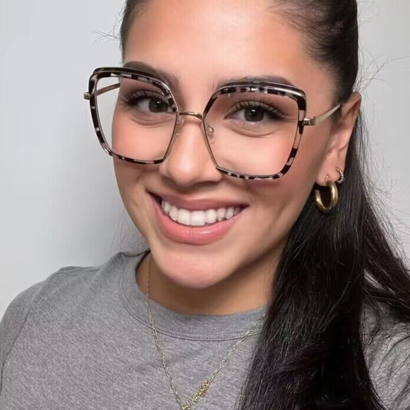 STYLISH SQUARE LARGE FRAME GLASSES
