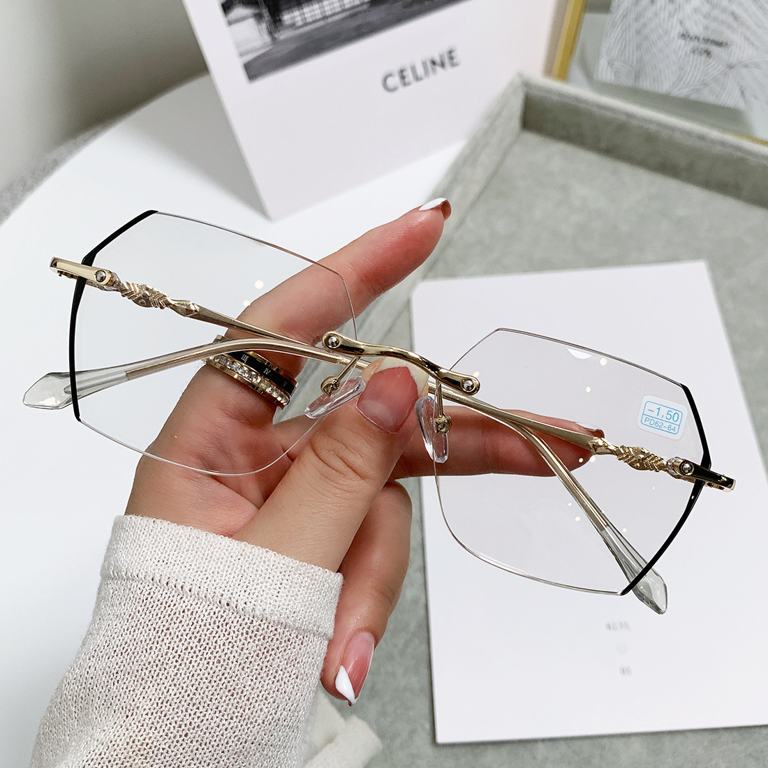 FASHIONABLE RIMLESS PHOTOCHROMIC GLASSES