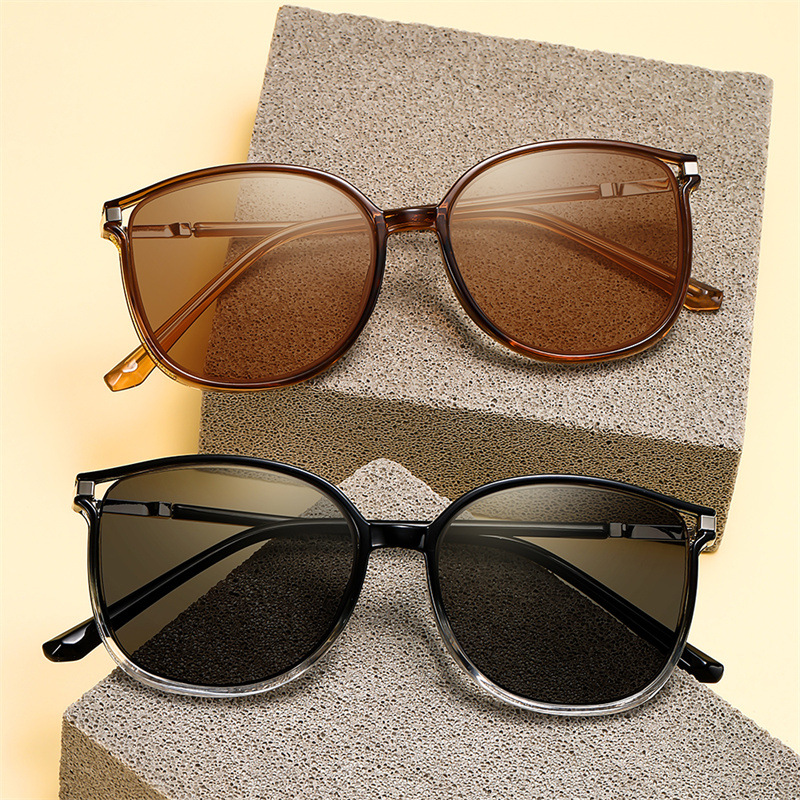 WOMEN'S FASHION LARGE FRAME DIAMOND COLOR CHANGING READING GLASSES