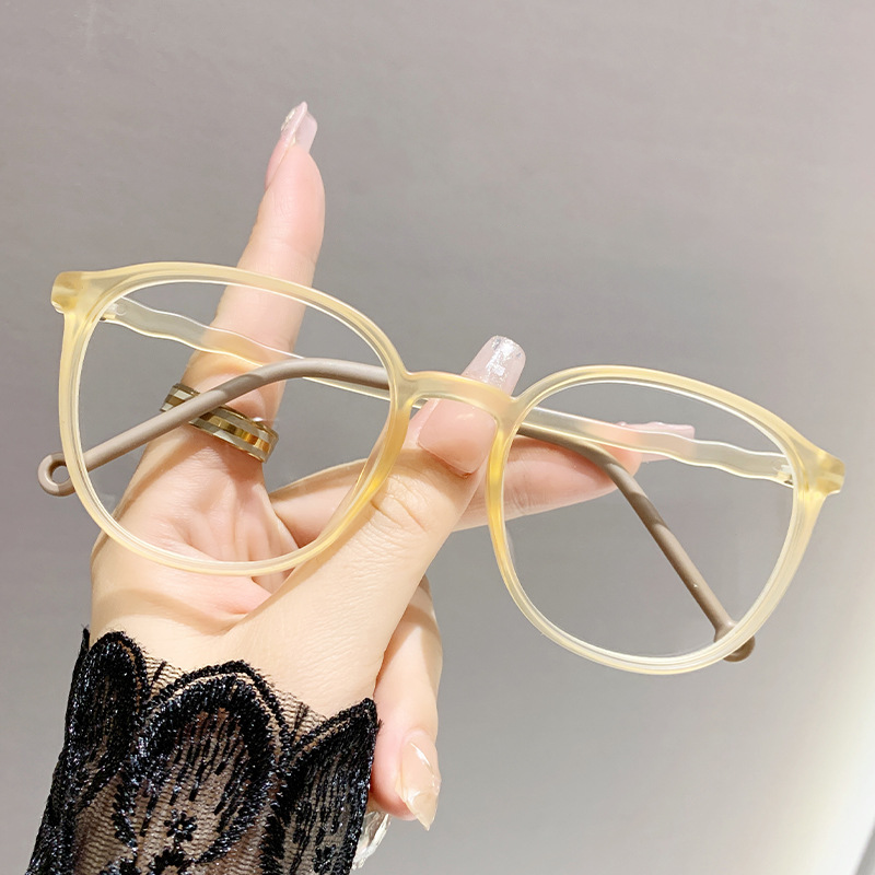 SIMPLE AND VERSATILE WAVY-FRAME READING GLASSES