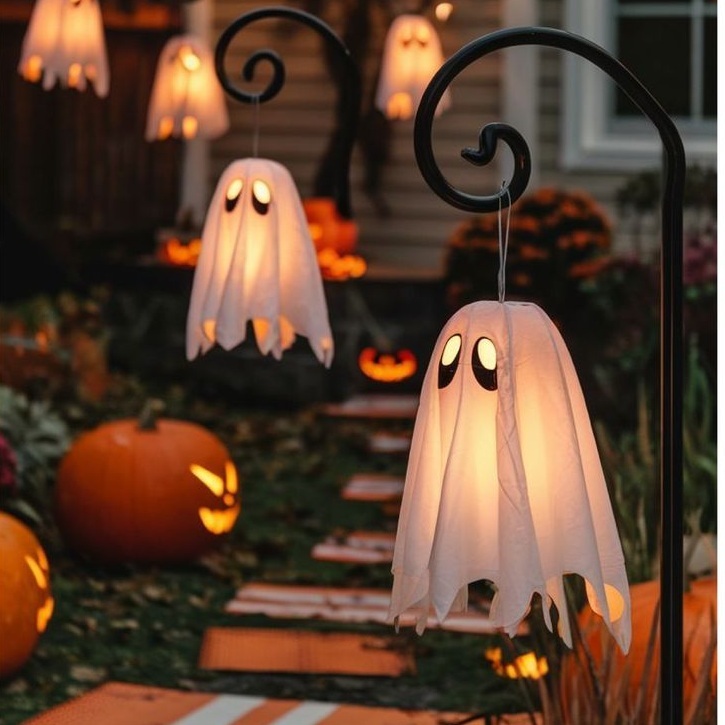 👻Outdoor Ghost Lamp with Metal Shepherd Hook