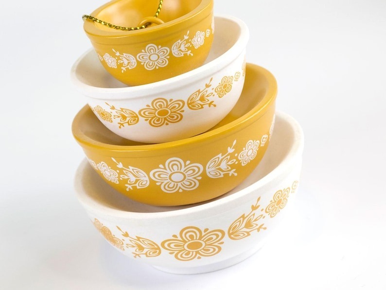 Miniature Pyrex Bowl Stack Ornament