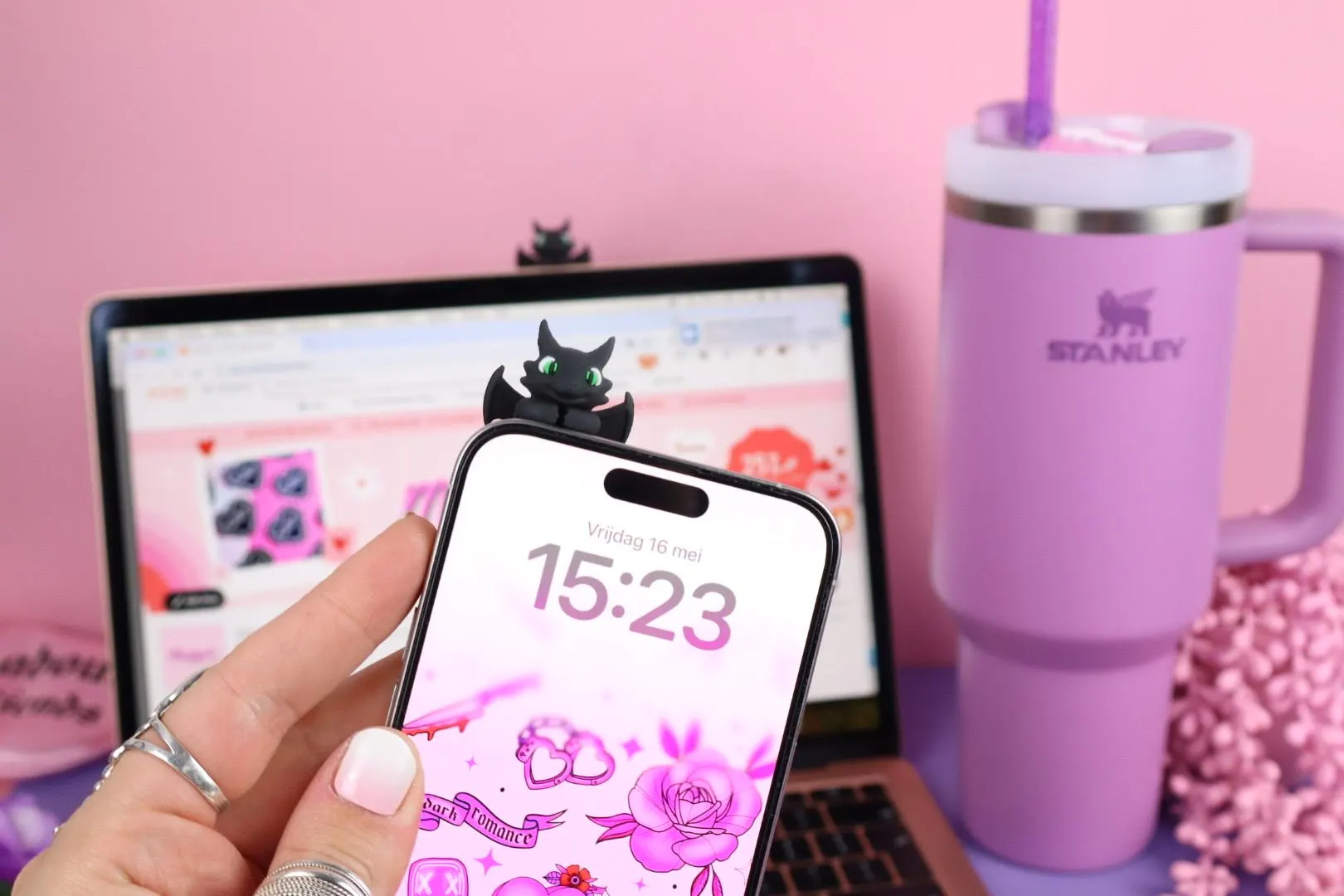 Sticky Dragon for e-reader Kobo Phone and more
