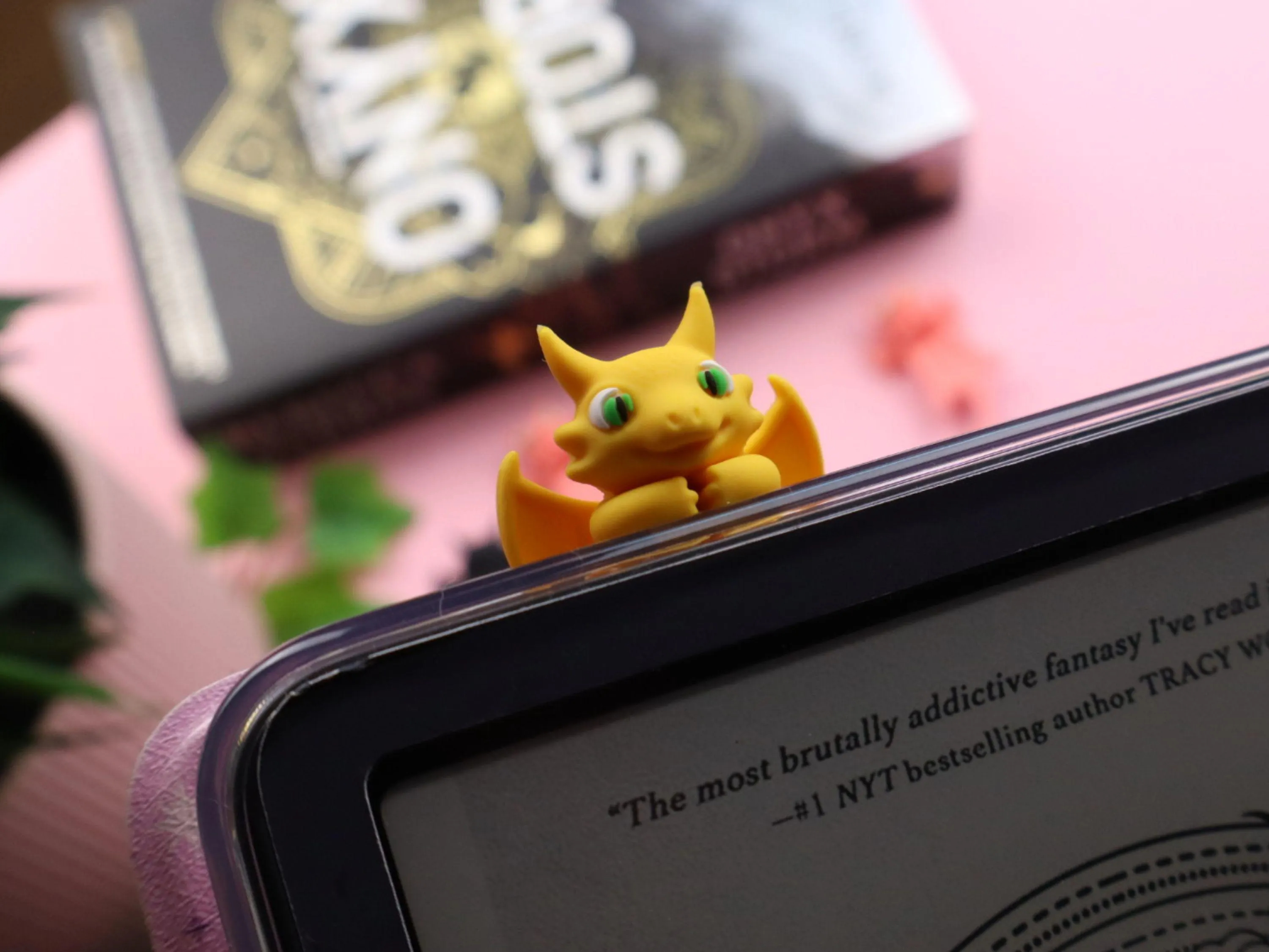 Sticky Dragon for e-reader Kobo Phone and more