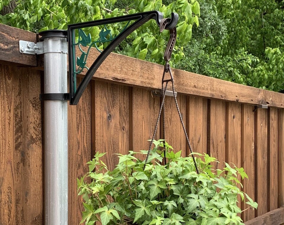 Hangs Fence Post Hanger - Ivy Insert