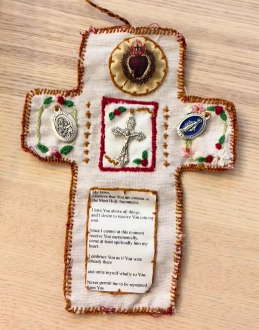 ✝️Pocket shrine With Silver cross included Inside