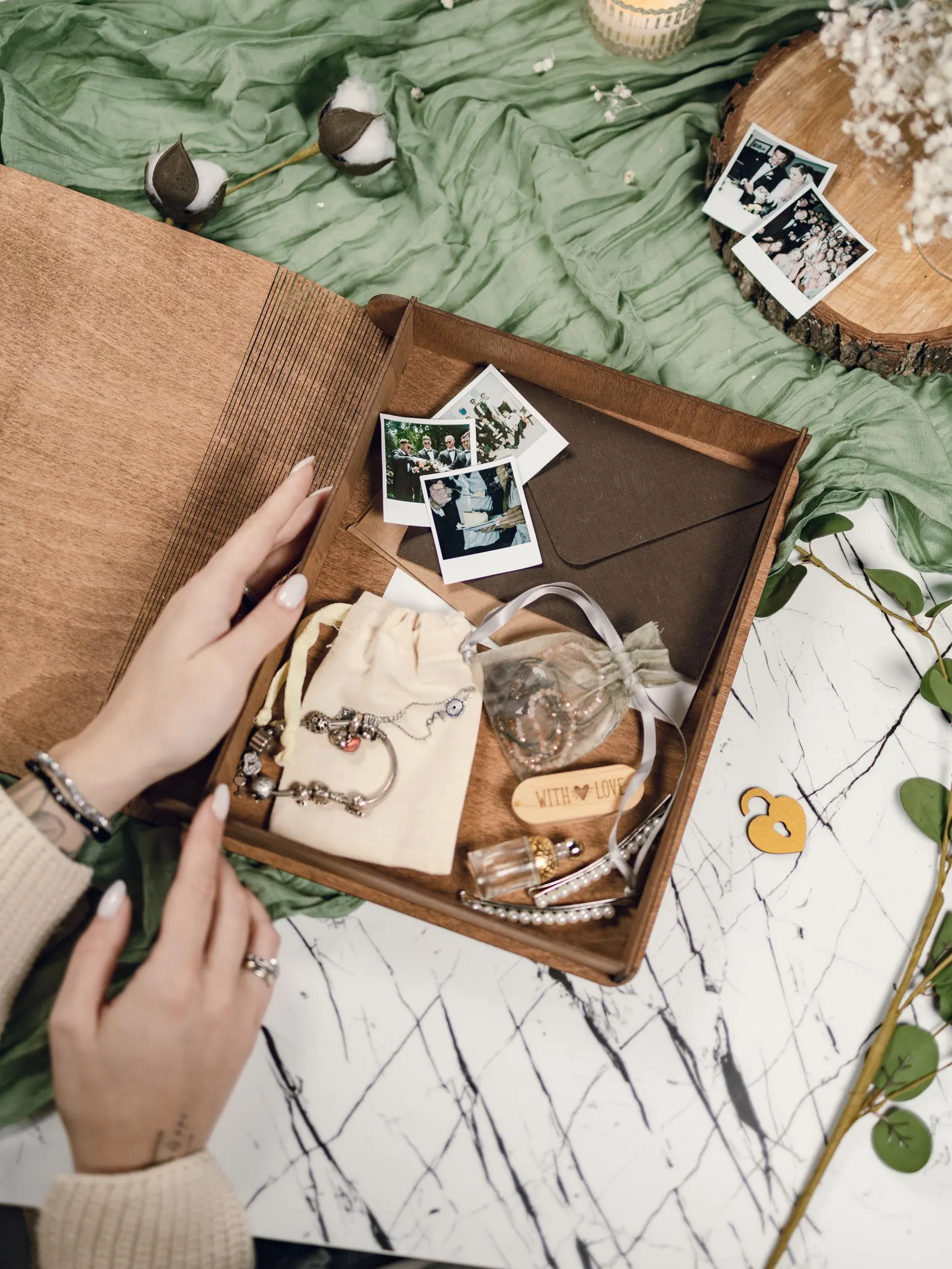 Personalized Memory Book for Couples Wood, Keepsake Chest,gifts