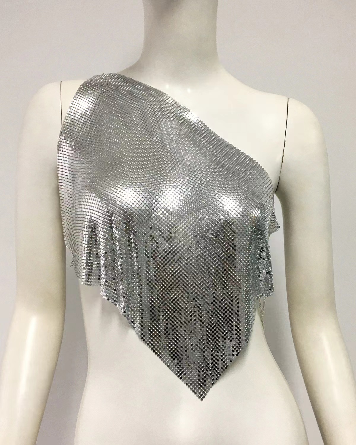 European and American fashion women's personalized slanted shoulder silver metal suspender with inner tank top, spicy girl trend sleeveless short top