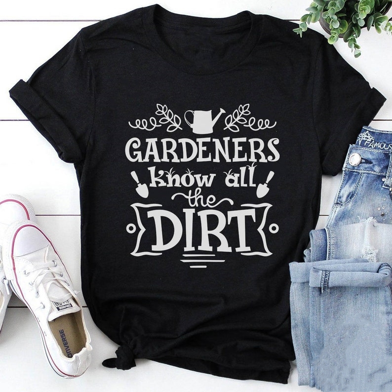 Gardeners Know All The Dirt Gardening Plant Lover Printed T-shirt 
