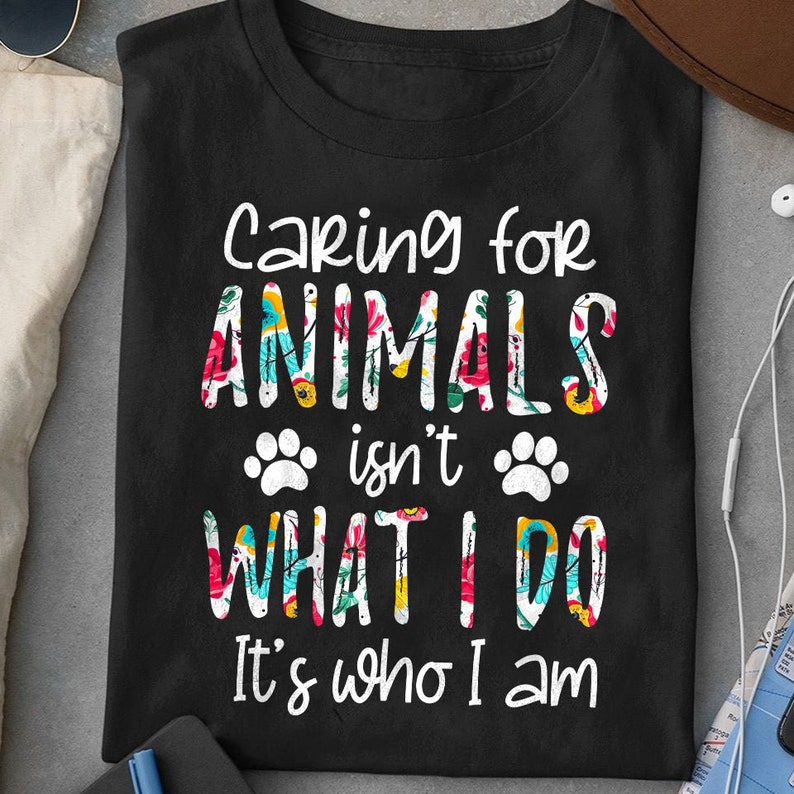 Caring for Animals Is Who I Am Pet Lover Printed T-shirt