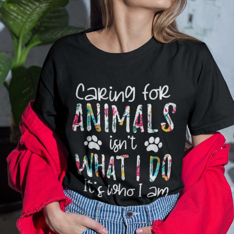 Caring for Animals Is Who I Am Pet Lover Printed T-shirt