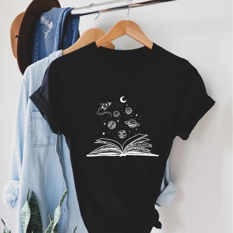 Amateur Astronomer Space In The Book Astronomy Lover T-shirt 