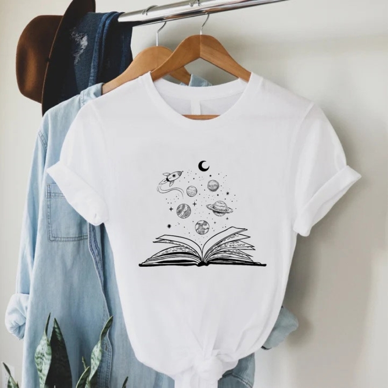 Amateur Astronomer Space In The Book Astronomy Lover T-shirt 