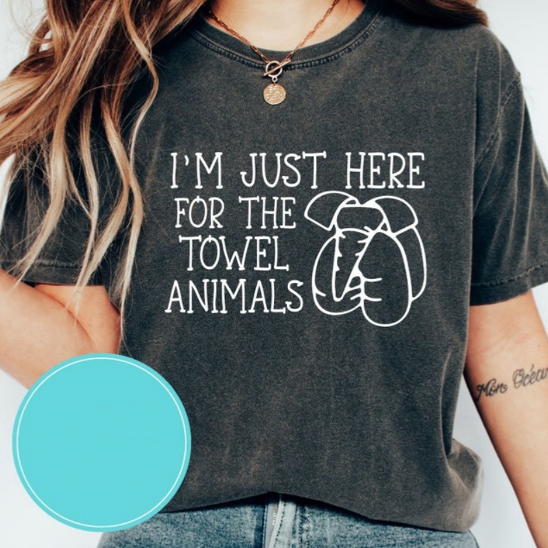 I'm Just Here For The Towel Animals Travel Lover Printed T-shirt