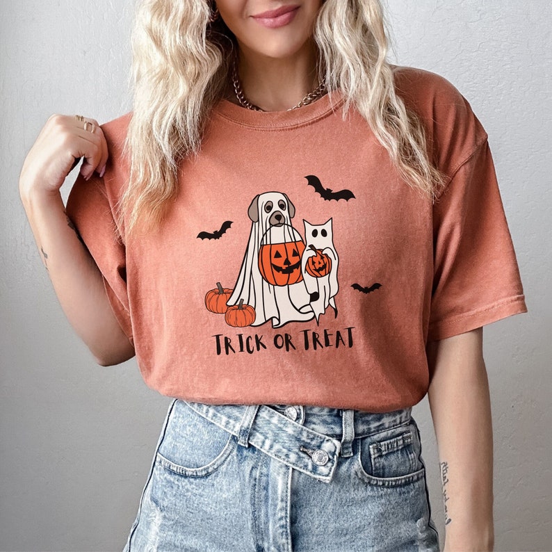 Funny Pet Dog Lover Trick or Treat Halloween Printed T-shirt